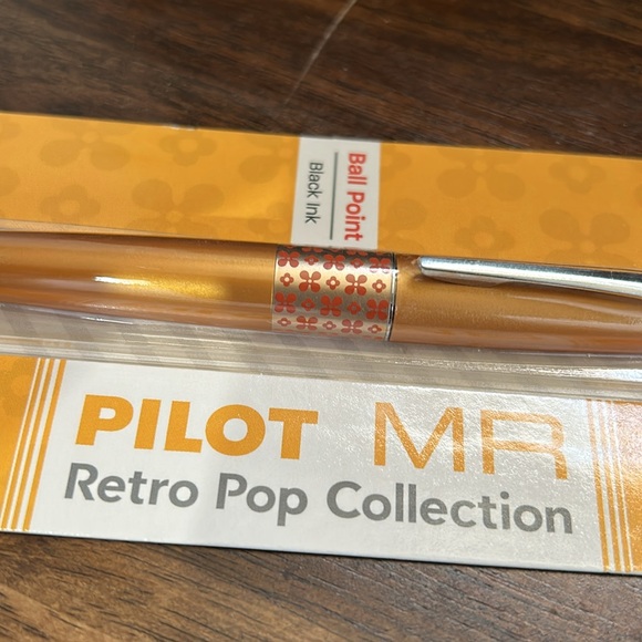 Pilot MR Retro Pop Collection Pen - Picture 2 of 3
